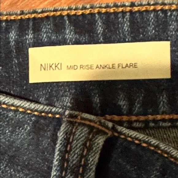 Kut firm the Kloth Nikki mid rise ankle flare jean with raw edge - Picture 6 of 11